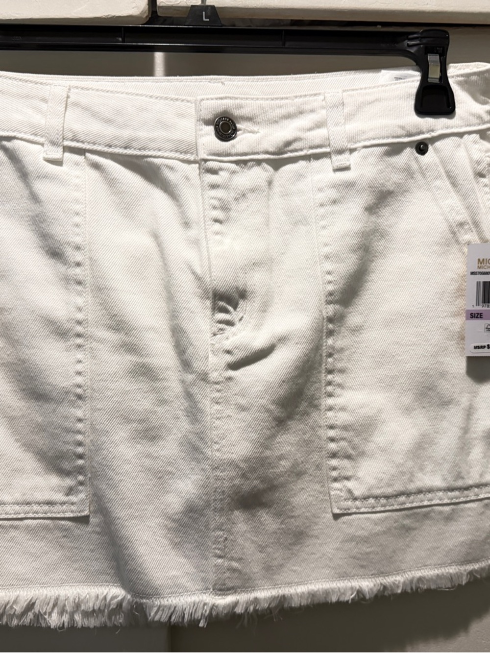 Michael Kors White Denim Mini Skirt with Frayed Hem. Size 6 - 14 inches long